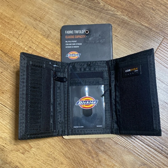Dickies black fabric trifold classic capacity wallet
NWT - Picture 1 of 5
